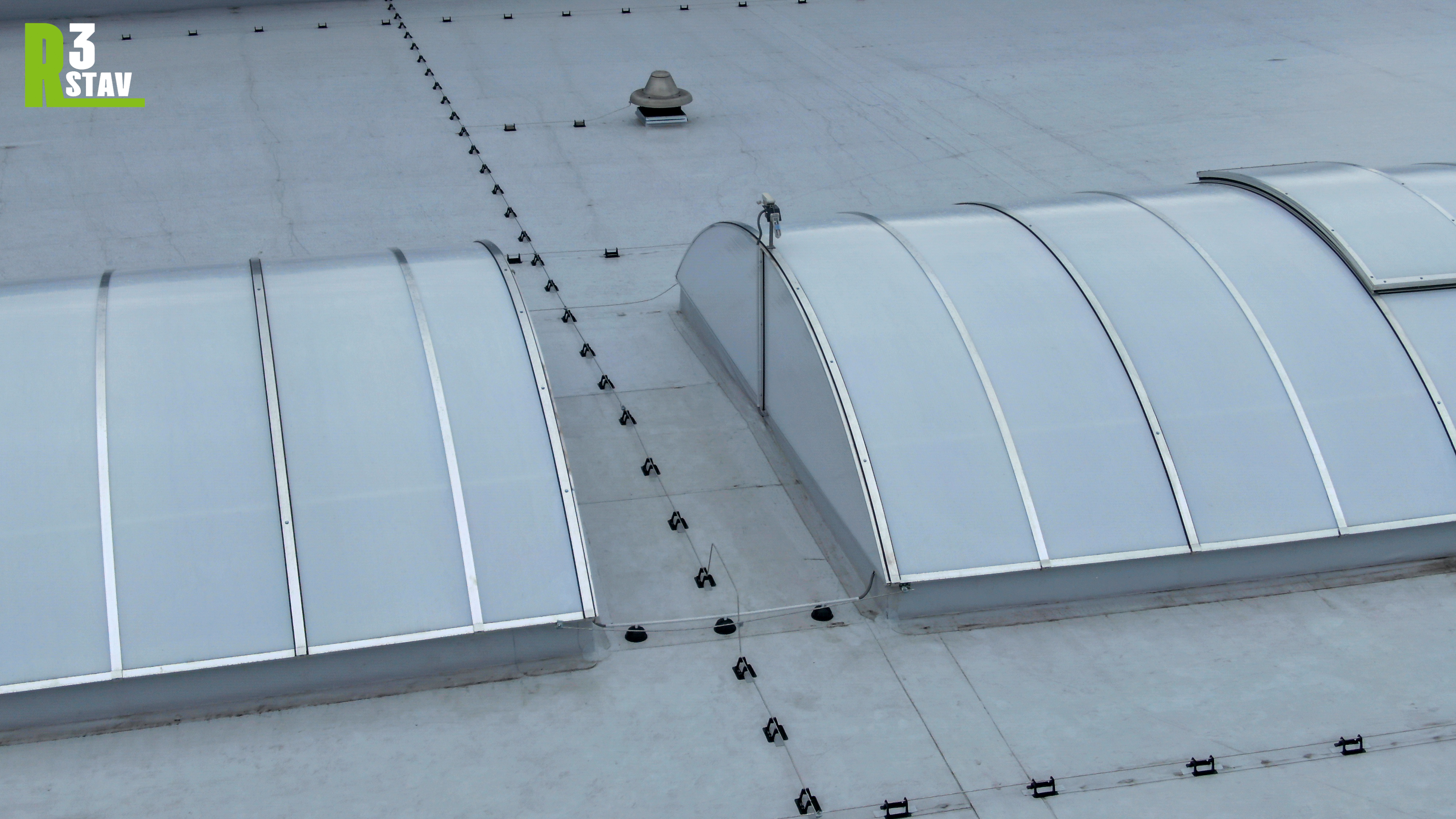 Zateplení a vyrovnání ploché střechy v Jičíně