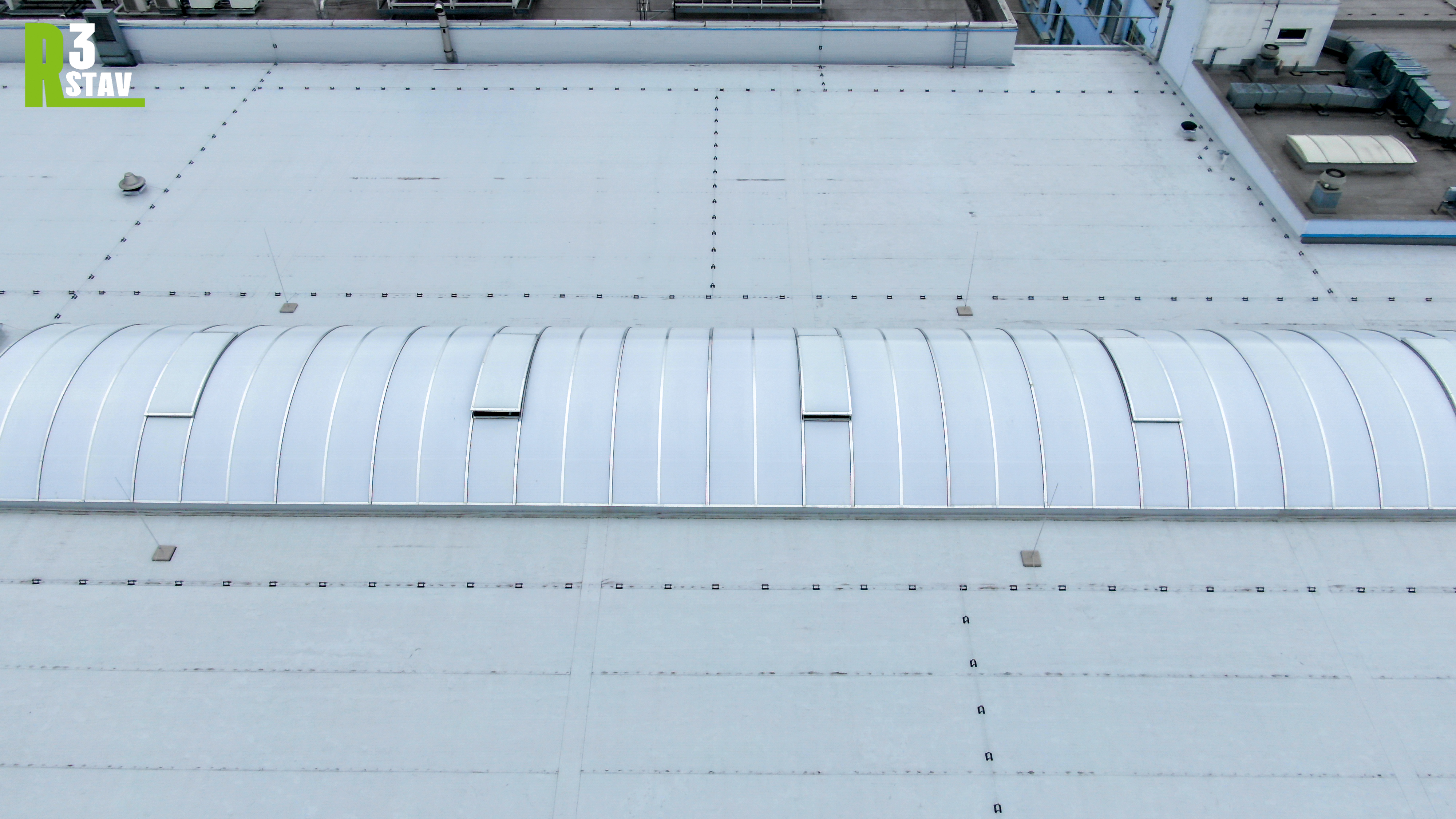 Zateplení a vyrovnání ploché střechy v Jičíně